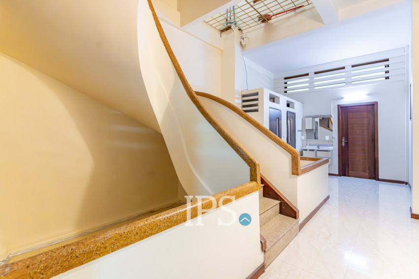 Renovated 3 Bedroom Apartment For Rent - Wat Phnom, Phnom Penh