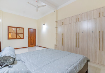 Renovated 3 Bedroom Apartment For Rent - Wat Phnom, Phnom Penh thumbnail