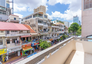 Renovated 3 Bedroom Apartment For Rent - Wat Phnom, Phnom Penh thumbnail