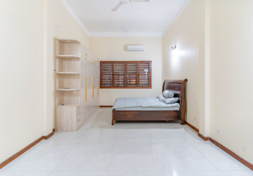 Renovated 3 Bedroom Apartment For Rent - Wat Phnom, Phnom Penh thumbnail