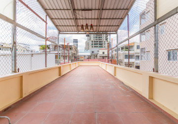 Renovated 3 Bedroom Apartment For Rent - Wat Phnom, Phnom Penh thumbnail