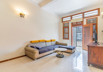 Renovated 3 Bedroom Apartment For Rent - Wat Phnom, Phnom Penh thumbnail