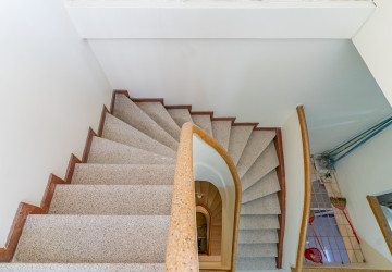 Renovated 3 Bedroom Apartment For Rent - Wat Phnom, Phnom Penh thumbnail