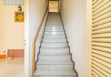 Renovated 3 Bedroom Apartment For Rent - Wat Phnom, Phnom Penh thumbnail