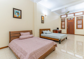 Renovated 3 Bedroom Apartment For Rent - Wat Phnom, Phnom Penh thumbnail