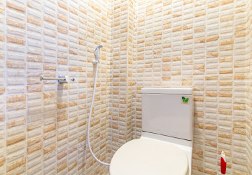 Renovated 3 Bedroom Apartment For Rent - Wat Phnom, Phnom Penh thumbnail