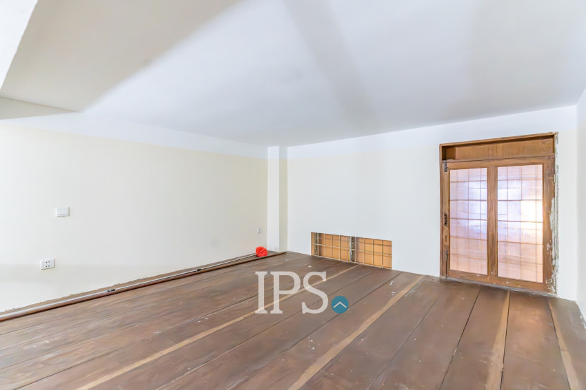 Renovated 3 Bedroom Apartment For Rent - Wat Phnom, Phnom Penh