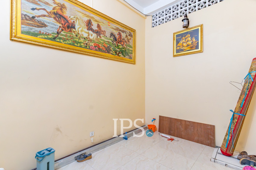 Renovated 3 Bedroom Apartment For Rent - Wat Phnom, Phnom Penh