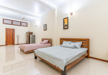 Renovated 3 Bedroom Apartment For Rent - Wat Phnom, Phnom Penh thumbnail