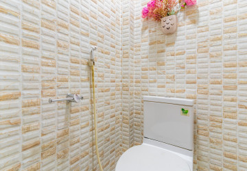 Renovated 3 Bedroom Apartment For Rent - Wat Phnom, Phnom Penh thumbnail