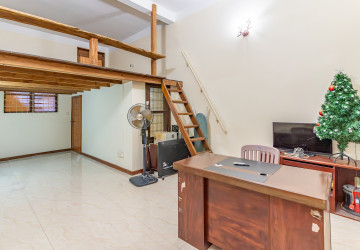Renovated 3 Bedroom Apartment For Rent - Wat Phnom, Phnom Penh thumbnail