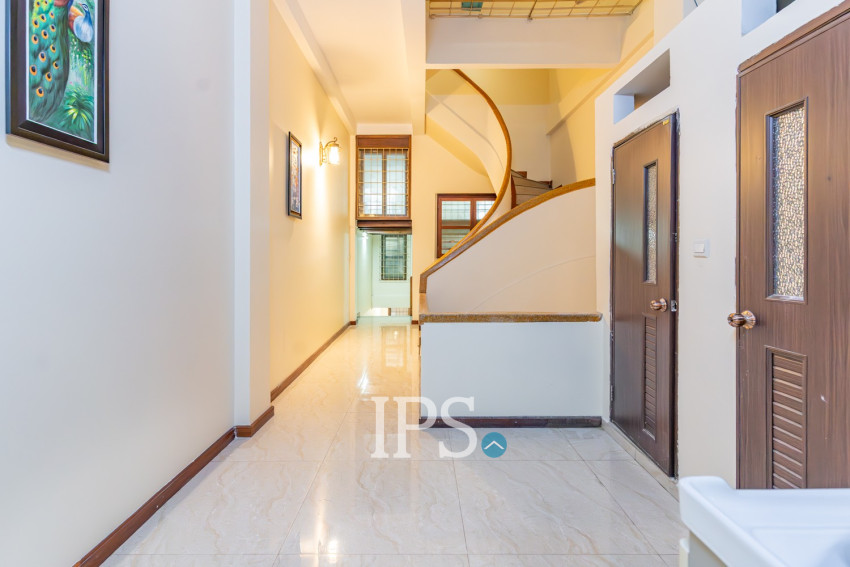 Renovated 3 Bedroom Apartment For Rent - Wat Phnom, Phnom Penh