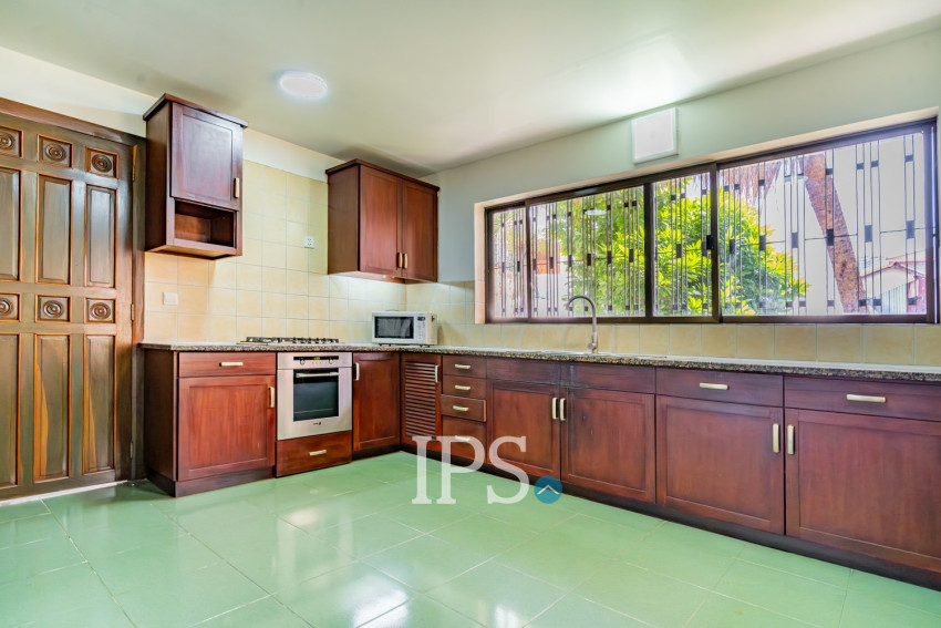 Renovated 2 Bedroom Apartment For Rent - Srah Chork, Phnom Penh