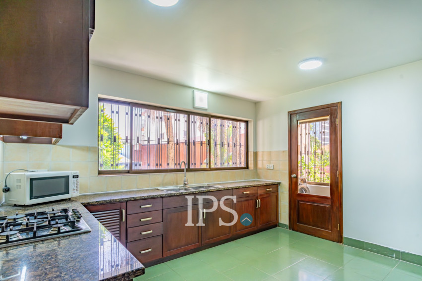 Renovated 2 Bedroom Apartment For Rent - Srah Chork, Phnom Penh