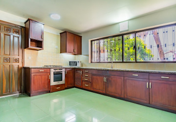 Renovated 2 Bedroom Apartment For Rent - Srah Chork, Phnom Penh thumbnail