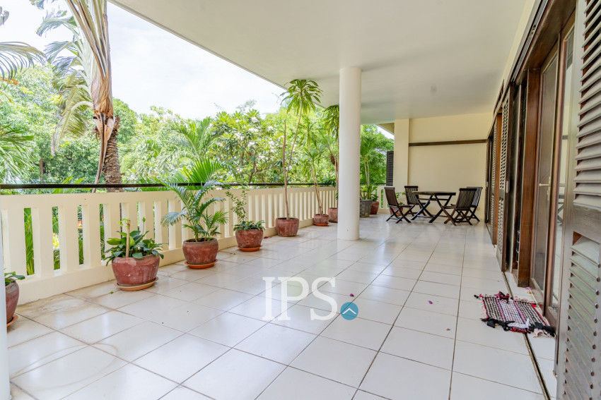 Renovated 2 Bedroom Apartment For Rent - Srah Chork, Phnom Penh