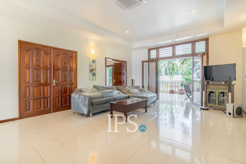 Renovated 2 Bedroom Apartment For Rent - Srah Chork, Phnom Penh