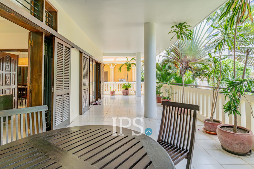 Renovated 2 Bedroom Apartment For Rent - Srah Chork, Phnom Penh