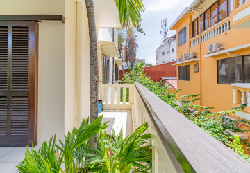 Renovated 2 Bedroom Apartment For Rent - Srah Chork, Phnom Penh thumbnail