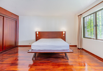 Renovated 2 Bedroom Apartment For Rent - Srah Chork, Phnom Penh thumbnail