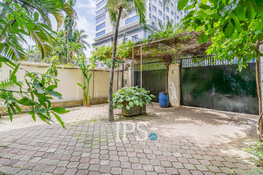 Renovated 2 Bedroom Apartment For Rent - Srah Chork, Phnom Penh