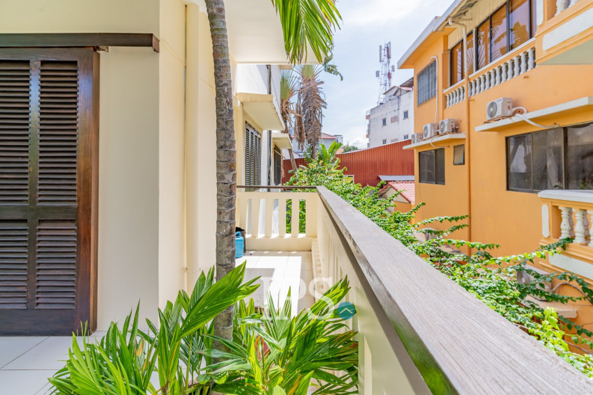 Renovated 2 Bedroom Apartment For Rent - Srah Chork, Phnom Penh