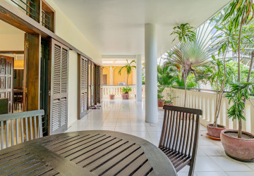 Renovated 2 Bedroom Apartment For Rent - Srah Chork, Phnom Penh thumbnail