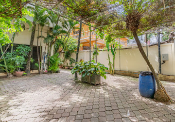 Renovated 2 Bedroom Apartment For Rent - Srah Chork, Phnom Penh thumbnail