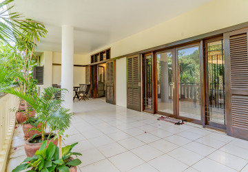 Renovated 2 Bedroom Apartment For Rent - Srah Chork, Phnom Penh thumbnail