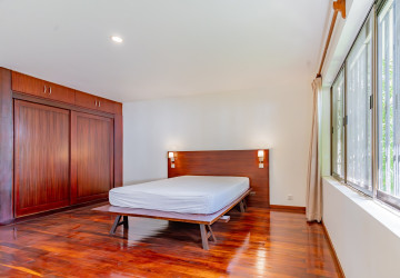 Renovated 2 Bedroom Apartment For Rent - Srah Chork, Phnom Penh thumbnail