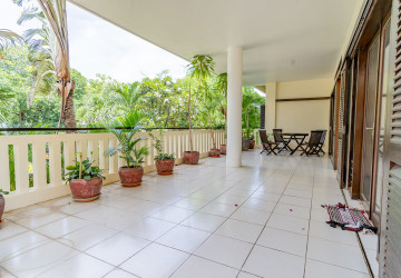 Renovated 2 Bedroom Apartment For Rent - Srah Chork, Phnom Penh thumbnail