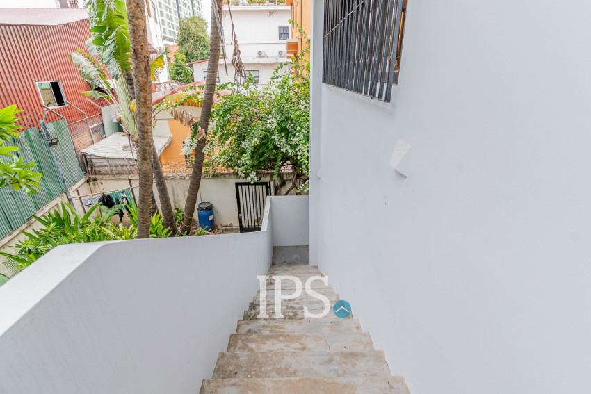 Renovated 2 Bedroom Apartment For Rent - Srah Chork, Phnom Penh