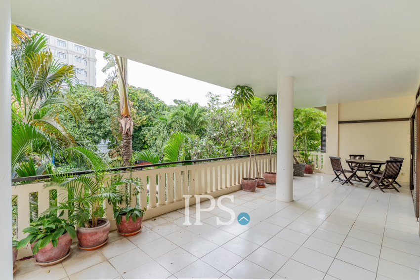 Renovated 2 Bedroom Apartment For Rent - Srah Chork, Phnom Penh