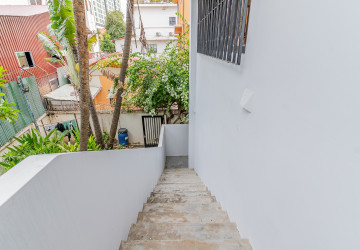 Renovated 2 Bedroom Apartment For Rent - Srah Chork, Phnom Penh thumbnail