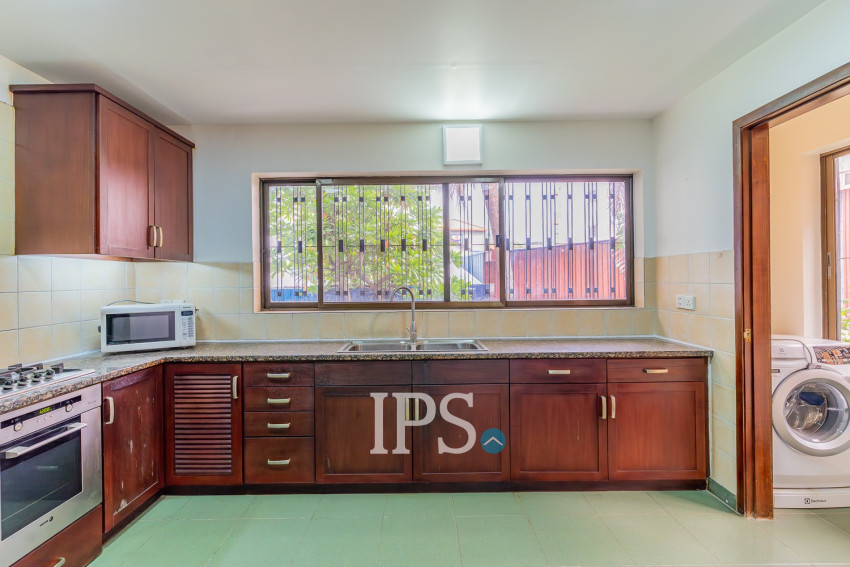 Renovated 2 Bedroom Apartment For Rent - Srah Chork, Phnom Penh