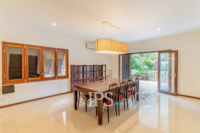 Renovated 2 Bedroom Apartment For Rent - Srah Chork, Phnom Penh