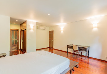 Renovated 2 Bedroom Apartment For Rent - Srah Chork, Phnom Penh thumbnail