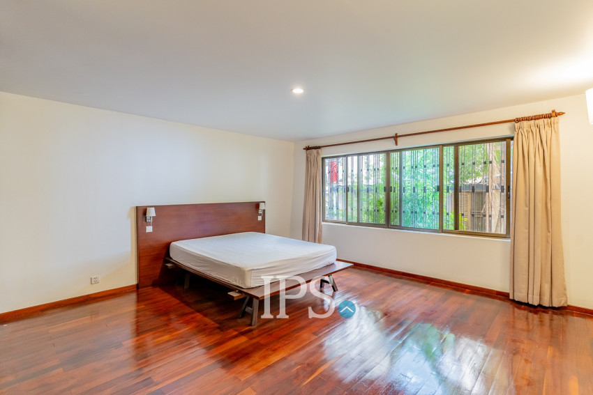 Renovated 2 Bedroom Apartment For Rent - Srah Chork, Phnom Penh