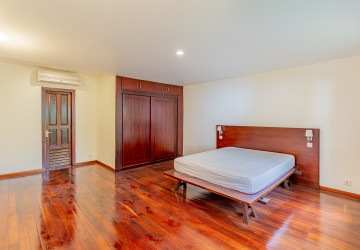 Renovated 2 Bedroom Apartment For Rent - Srah Chork, Phnom Penh thumbnail