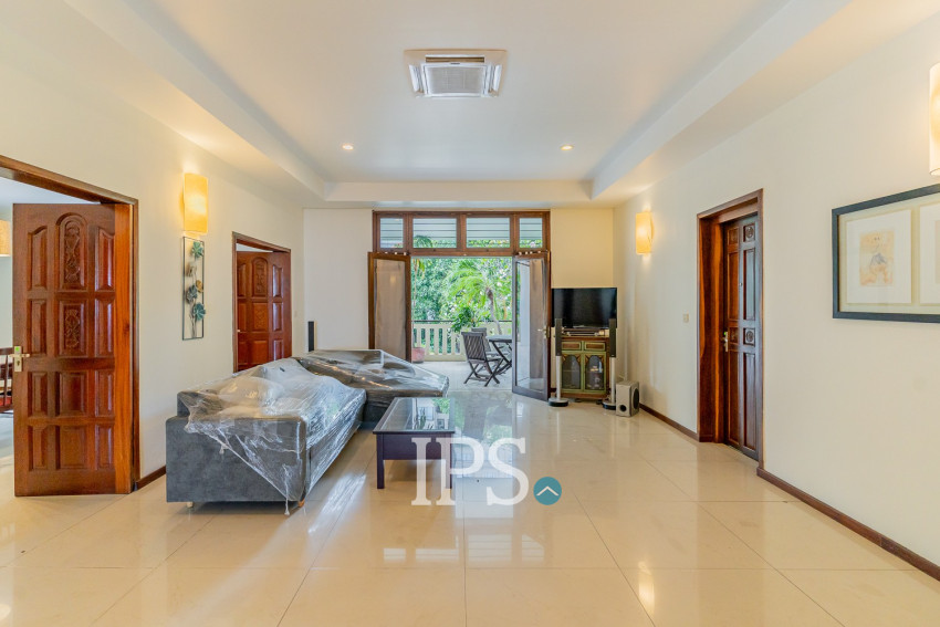 Renovated 2 Bedroom Apartment For Rent - Srah Chork, Phnom Penh