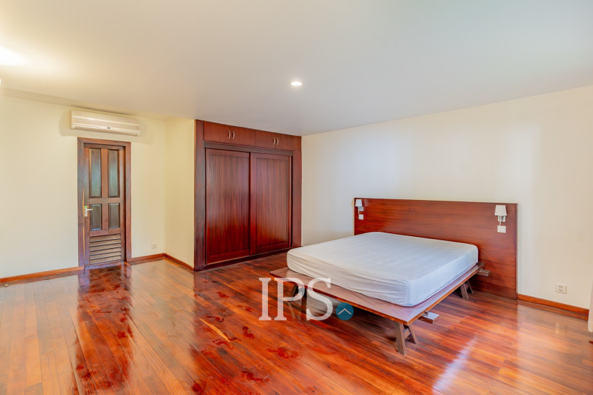 Renovated 2 Bedroom Apartment For Rent - Srah Chork, Phnom Penh