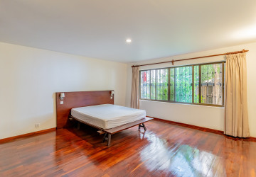 Renovated 2 Bedroom Apartment For Rent - Srah Chork, Phnom Penh thumbnail