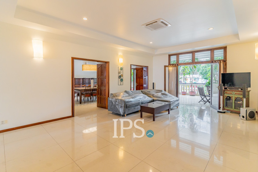 Renovated 2 Bedroom Apartment For Rent - Srah Chork, Phnom Penh