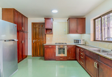 Renovated 2 Bedroom Apartment For Rent - Srah Chork, Phnom Penh thumbnail