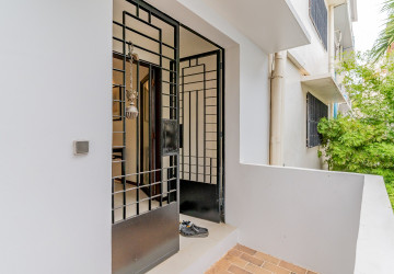 Renovated 2 Bedroom Apartment For Rent - Srah Chork, Phnom Penh thumbnail