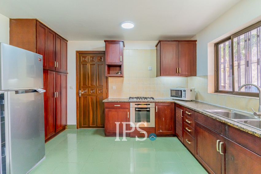 Renovated 2 Bedroom Apartment For Rent - Srah Chork, Phnom Penh