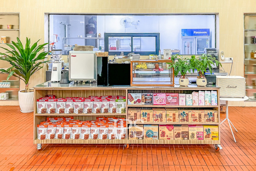 180 Sqm Retail Space For Rent - Chroy Changvar, Phnom Penh