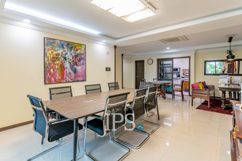 3 Bedroom Condo For Rent - De Castle Royal, BKK1, Phnom Penh