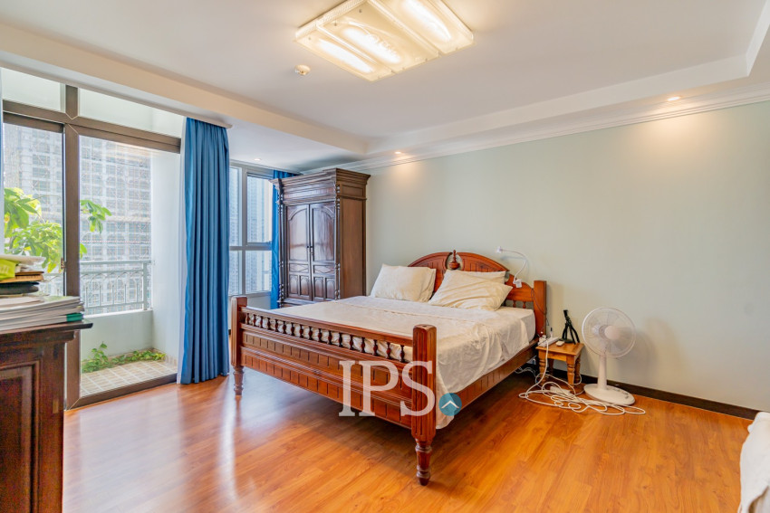 3 Bedroom Condo For Rent - De Castle Royal, BKK1, Phnom Penh