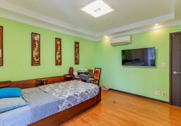 3 Bedroom Condo For Rent - De Castle Royal, BKK1, Phnom Penh thumbnail